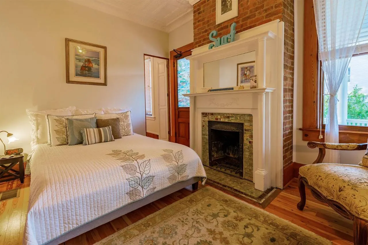 Surf Song Bed & Breakfast 3*