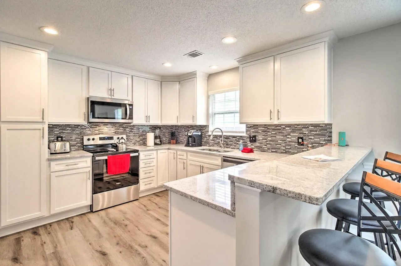 Ideally Located Luxe House On Tybee Island
