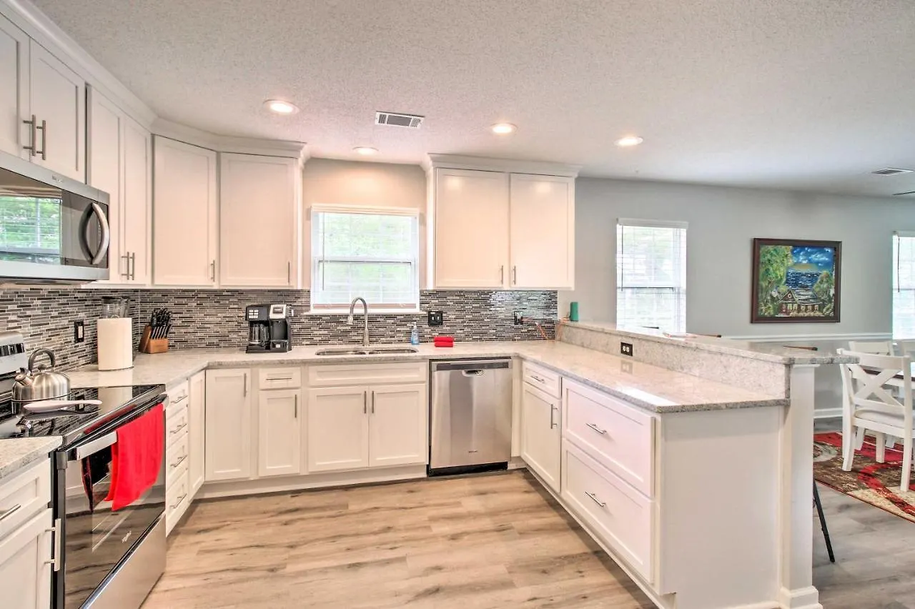 Ideally Located Luxe House On Tybee Island