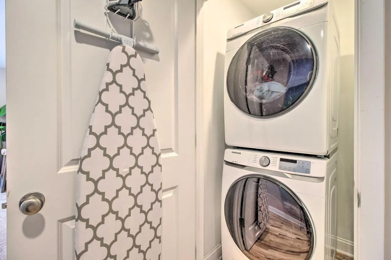 Bright Townhome - Walk To The Beach! Holiday home *