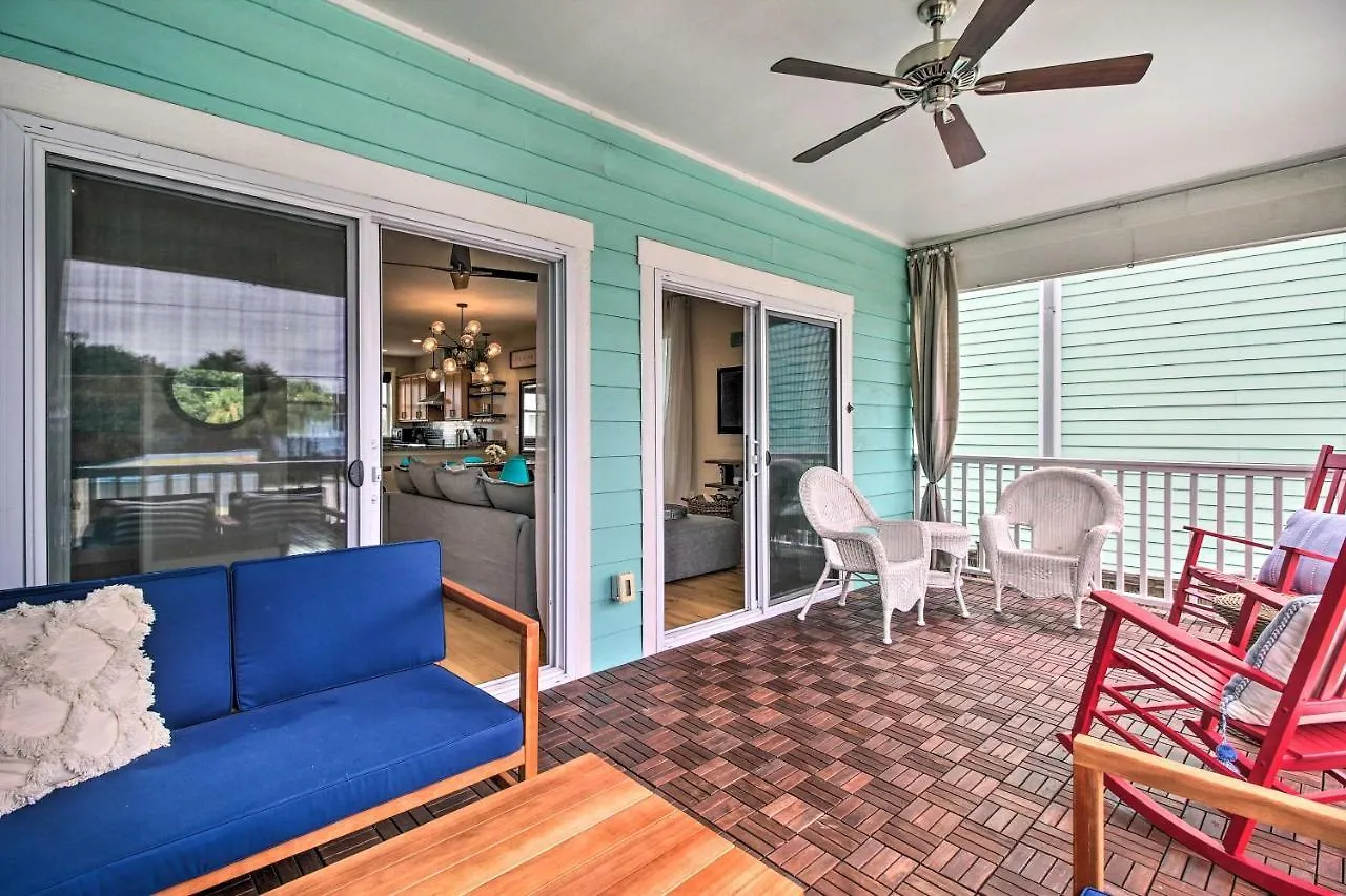 Holiday home Bright Townhome - Walk To The Beach! *