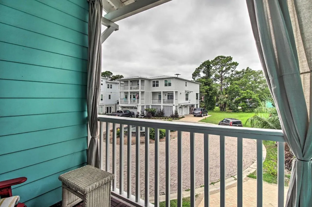 Bright Townhome - Walk To The Beach!