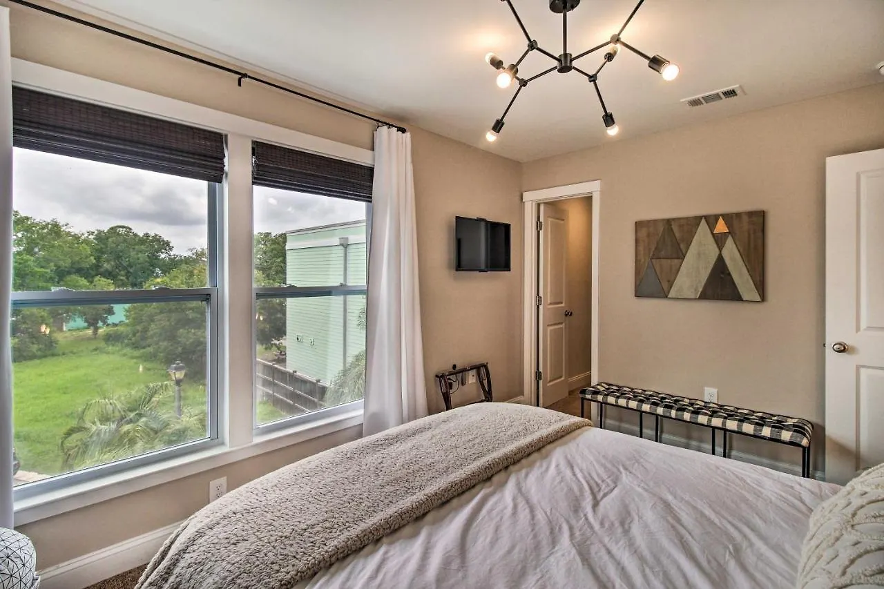 Bright Townhome - Walk To The Beach! Tybee Island