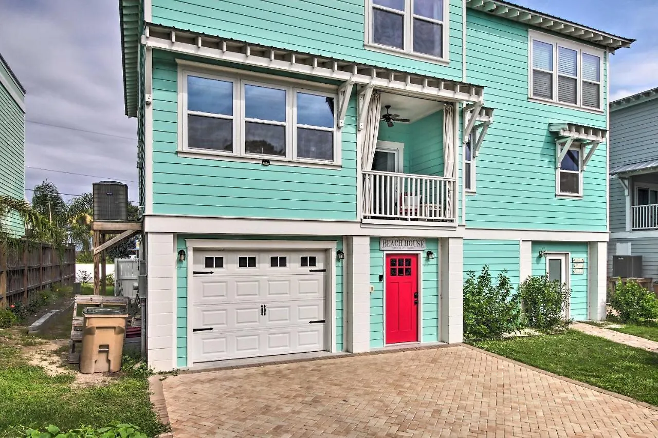 Holiday home Bright Townhome - Walk To The Beach! *