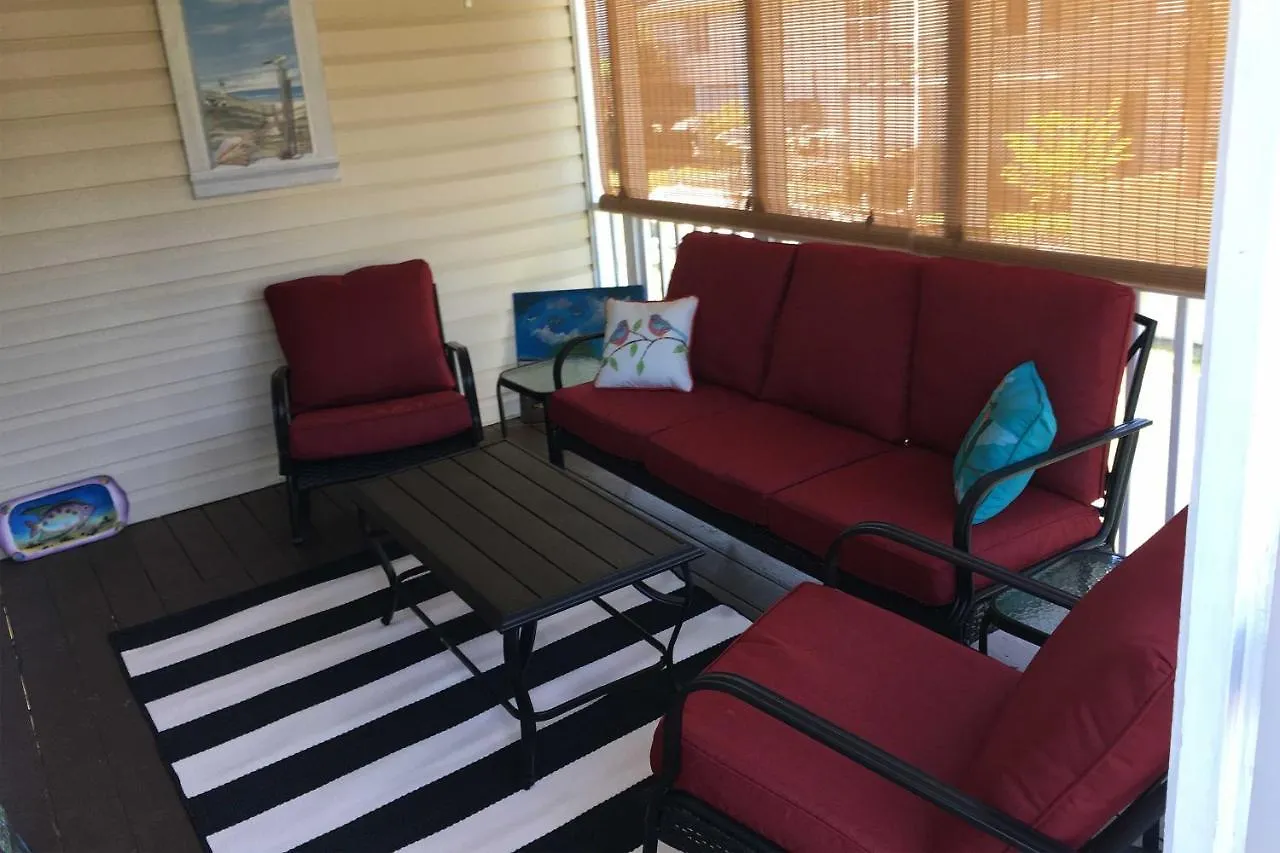 Ideally Located Luxe House On Tybee Island