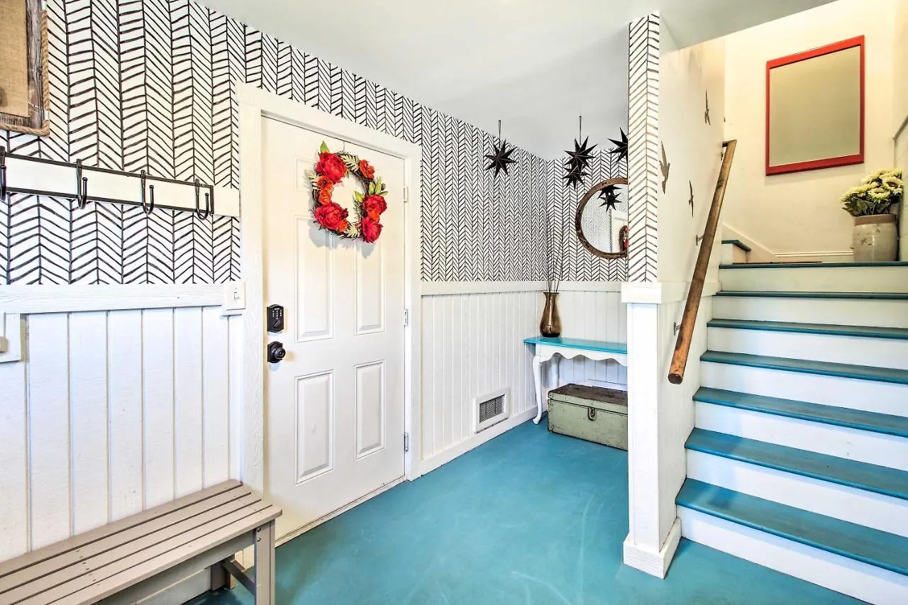 Bright Townhome - Walk To The Beach! *