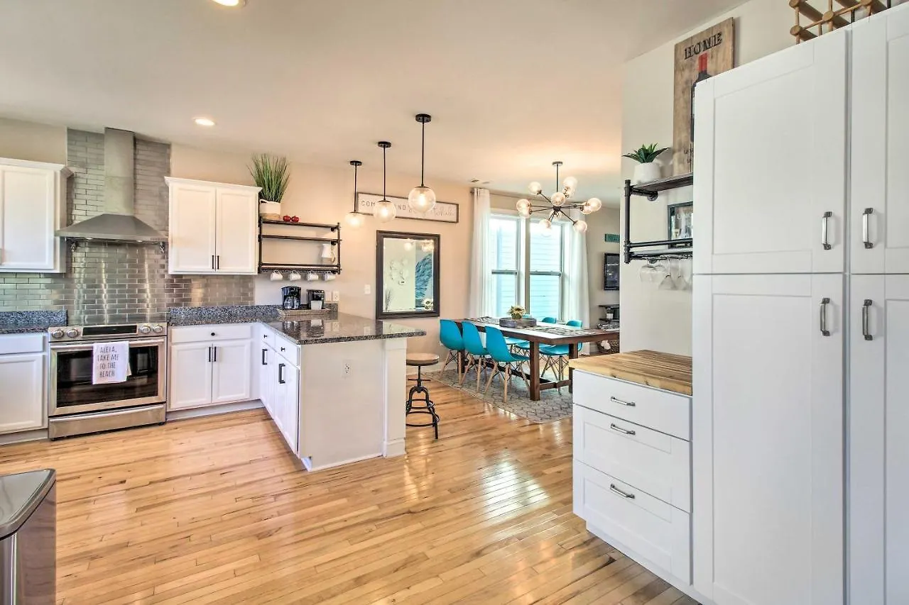 Holiday home Bright Townhome - Walk To The Beach!