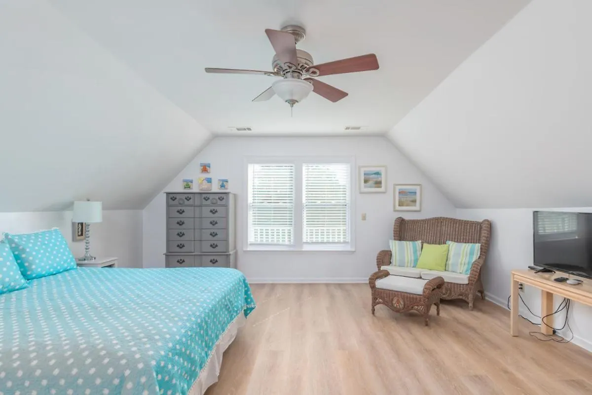 Sandy's Beach House *