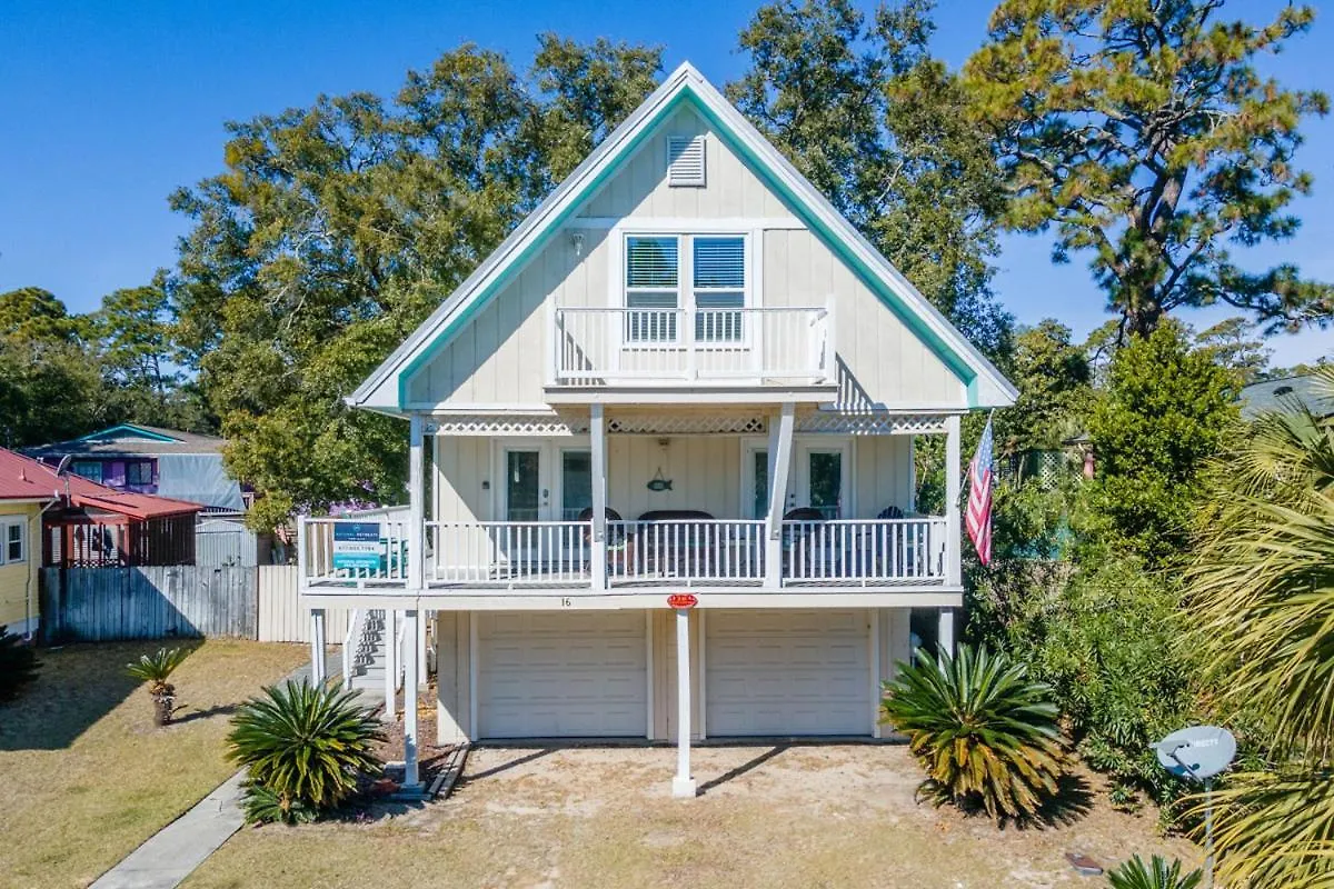 Holiday home Sandy's Beach House *