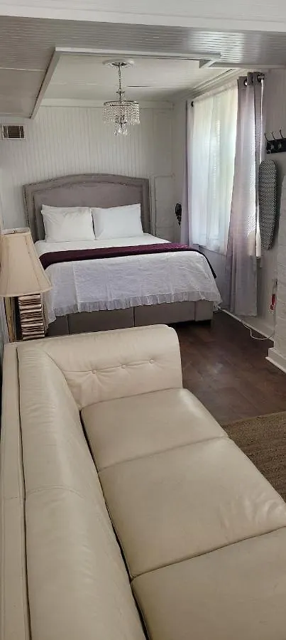 Tybee Island Inn Bed & Breakfast Bed & Breakfast