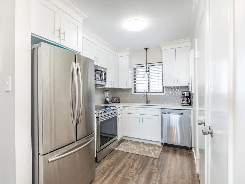 Apartment Lighthouse Point 9c