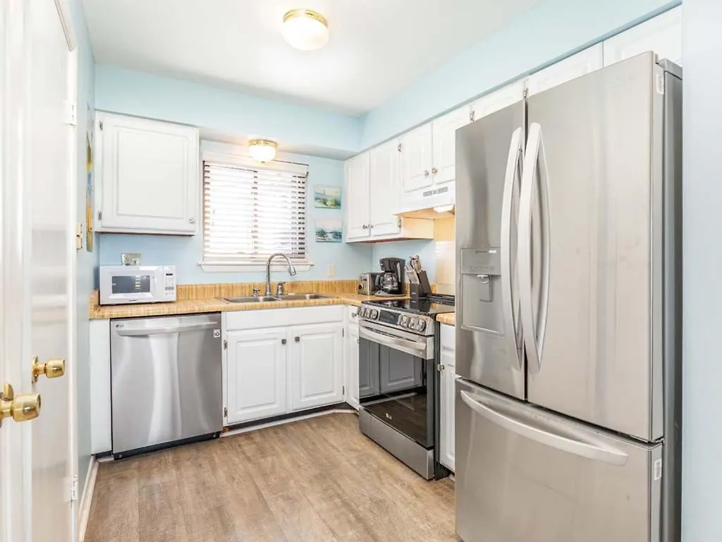 Lighthouse Point 14b Apartment *