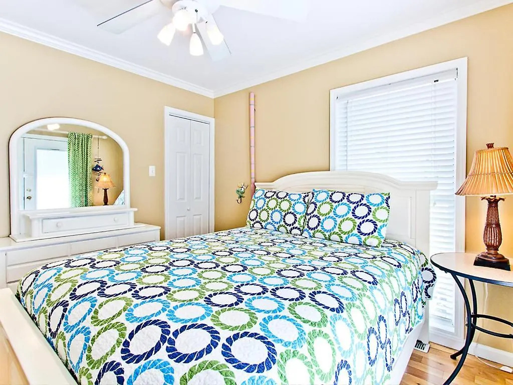 Holiday home Sandys North Shore *