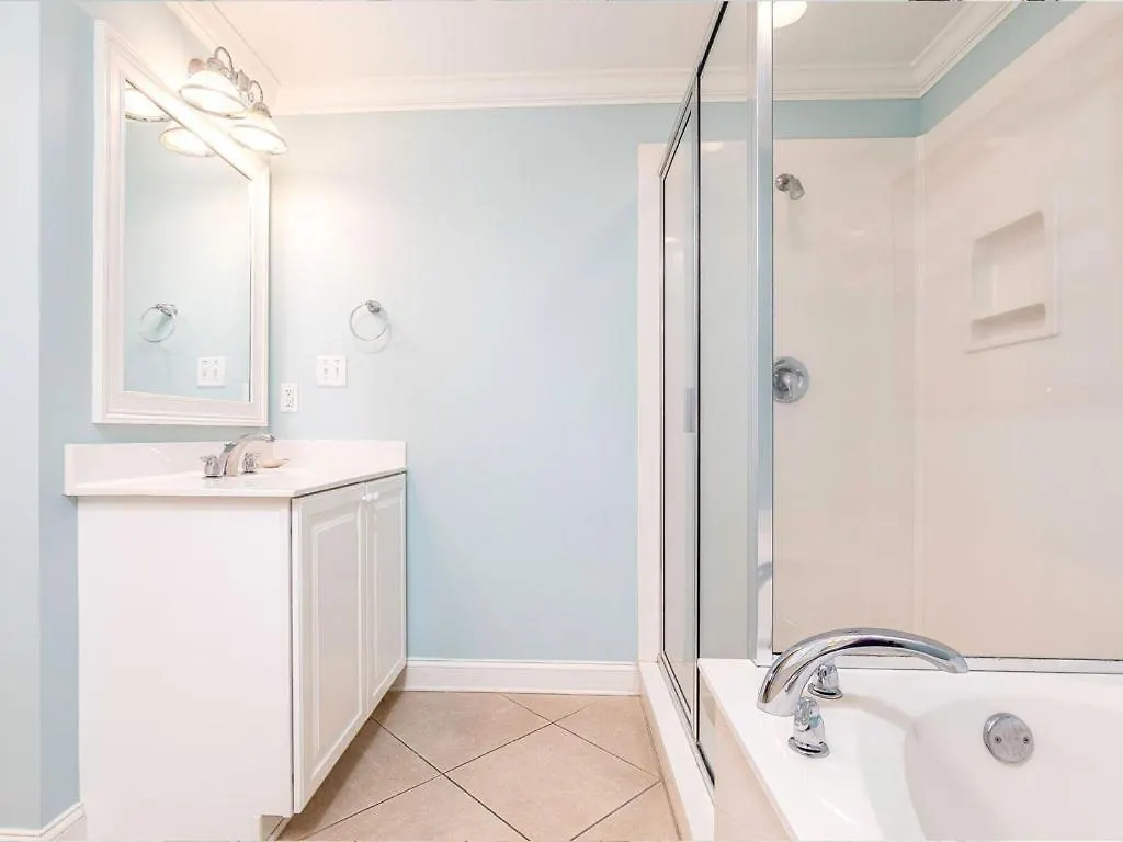 Apartment Brass Rail 306