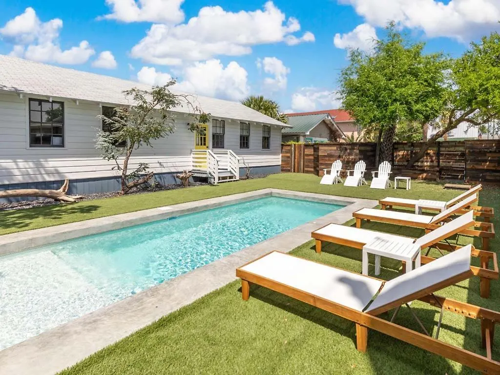 Fort Screven Rec Hall Holiday home Tybee Island