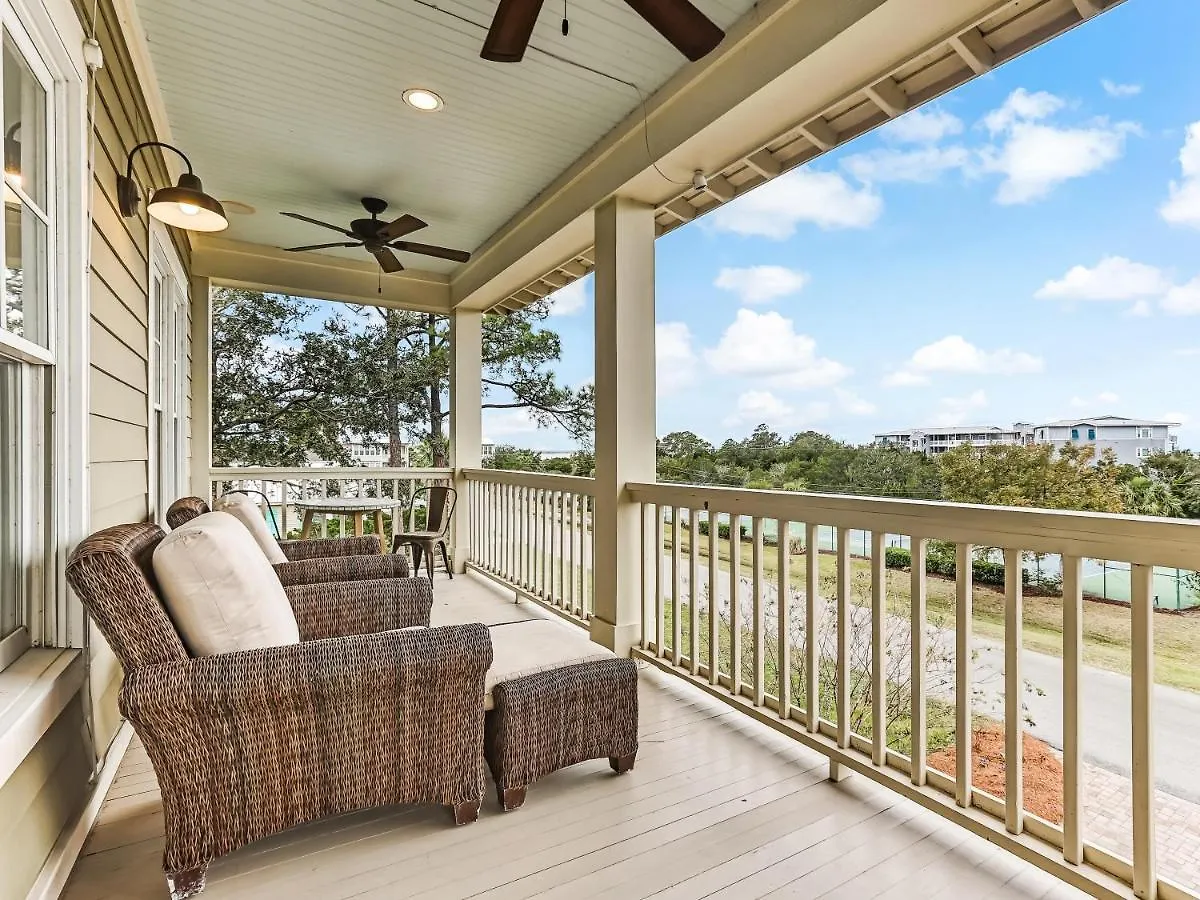Holiday home Coastal Breeze *