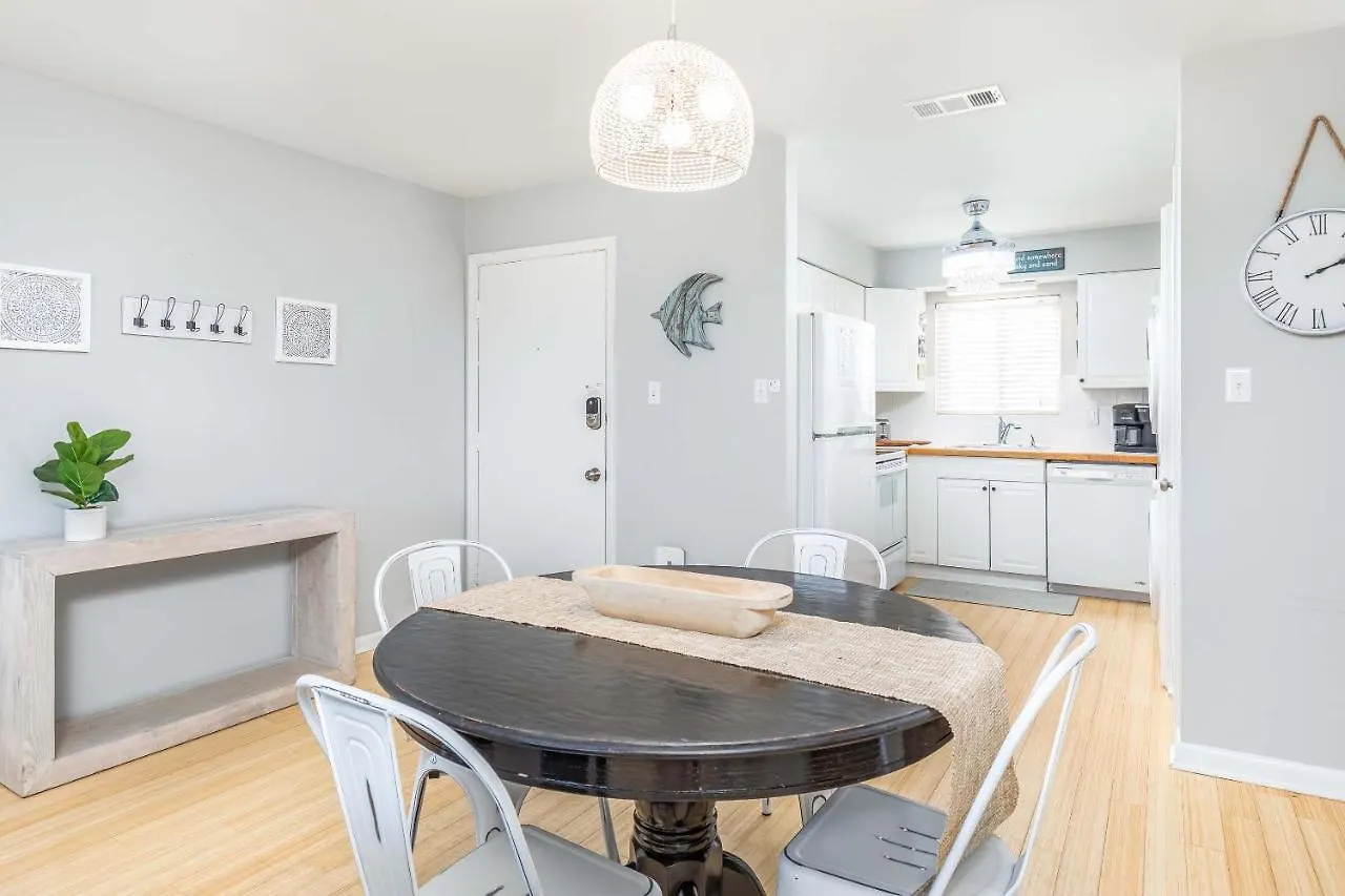 Apartment Lighthouse Point 25a