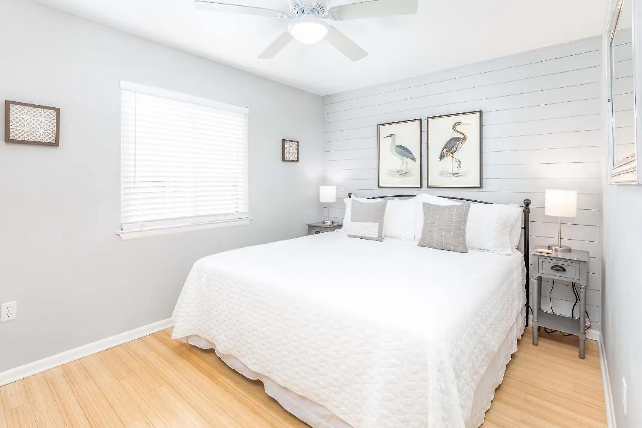 Lighthouse Point 25a