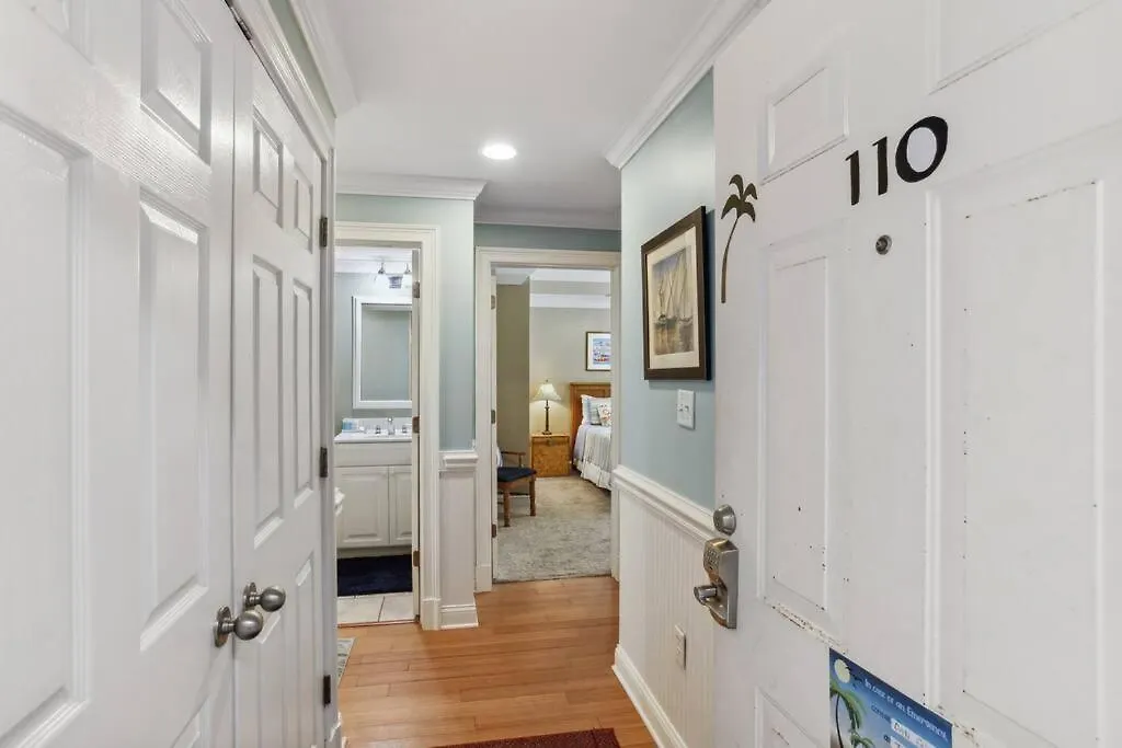 Unique 3br, 1 Of 5 W/huge Poolside Patio, Steps To & Pier, Gated Holiday home *