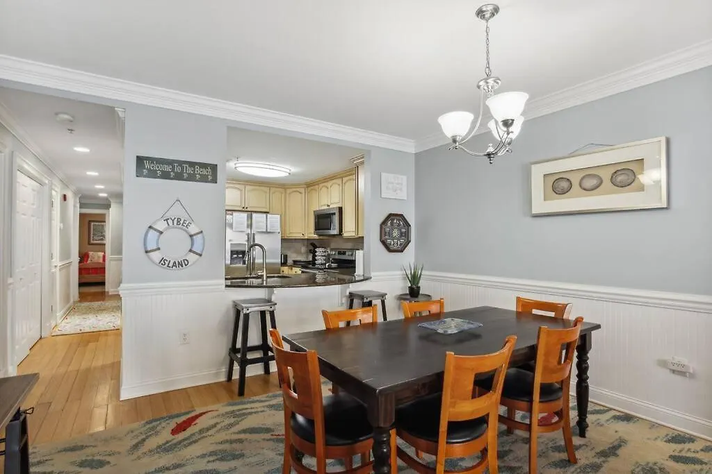 Unique 3br, 1 Of 5 W/huge Poolside Patio, Steps To & Pier, Gated Holiday home
