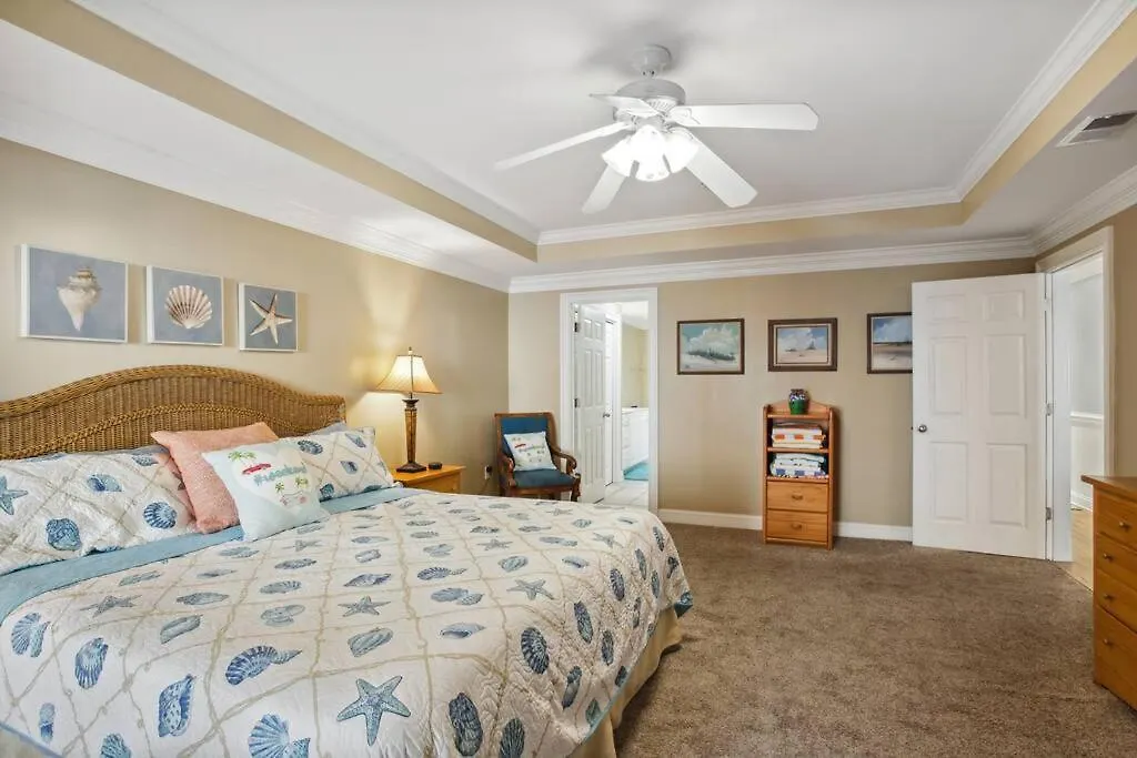Unique 3br, 1 Of 5 W/huge Poolside Patio, Steps To & Pier, Gated Holiday home *