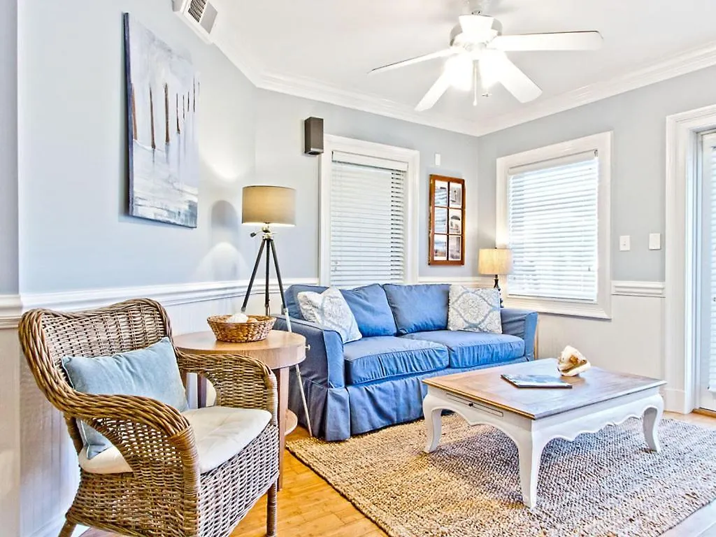 Brass Rail 209 Apartment *