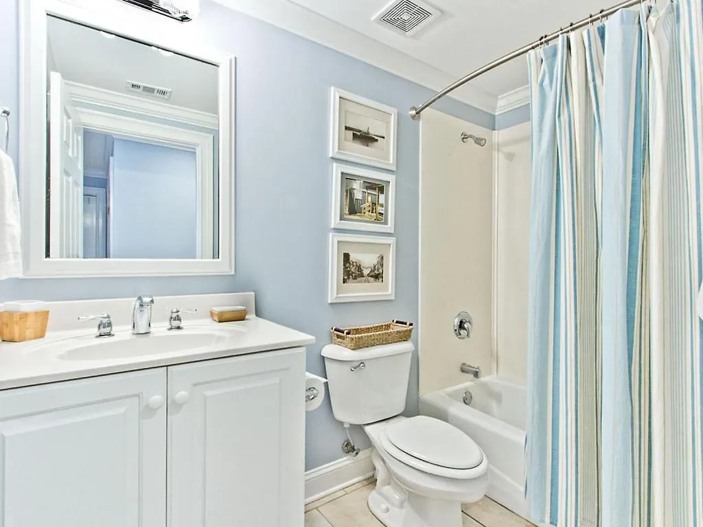 Apartment Brass Rail 209 *