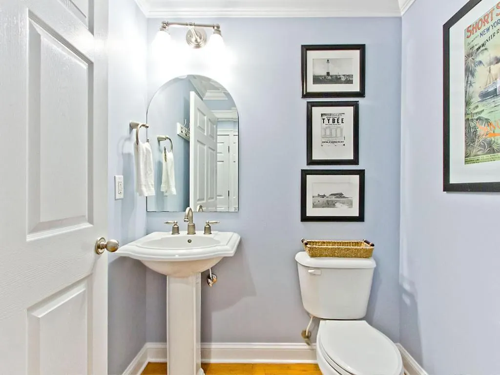 Apartment Brass Rail 209 *