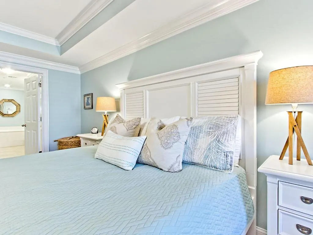 Brass Rail 209 Apartment *
