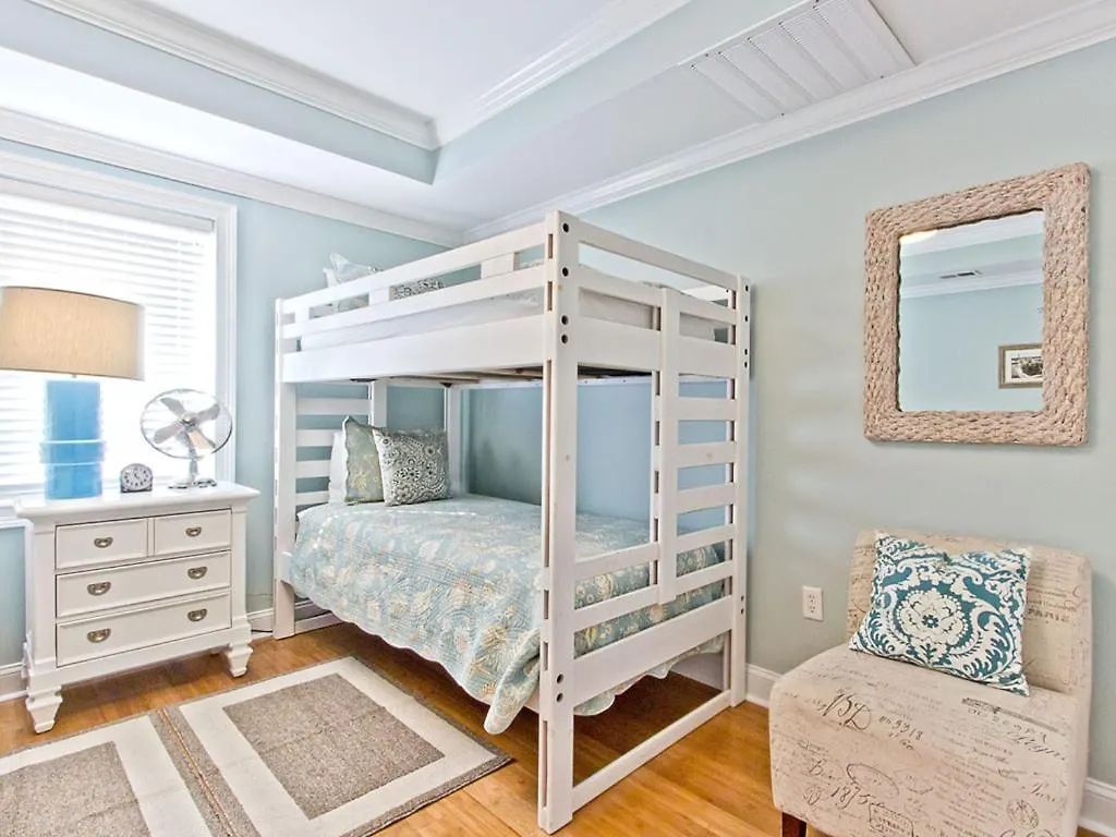 Brass Rail 209 Apartment