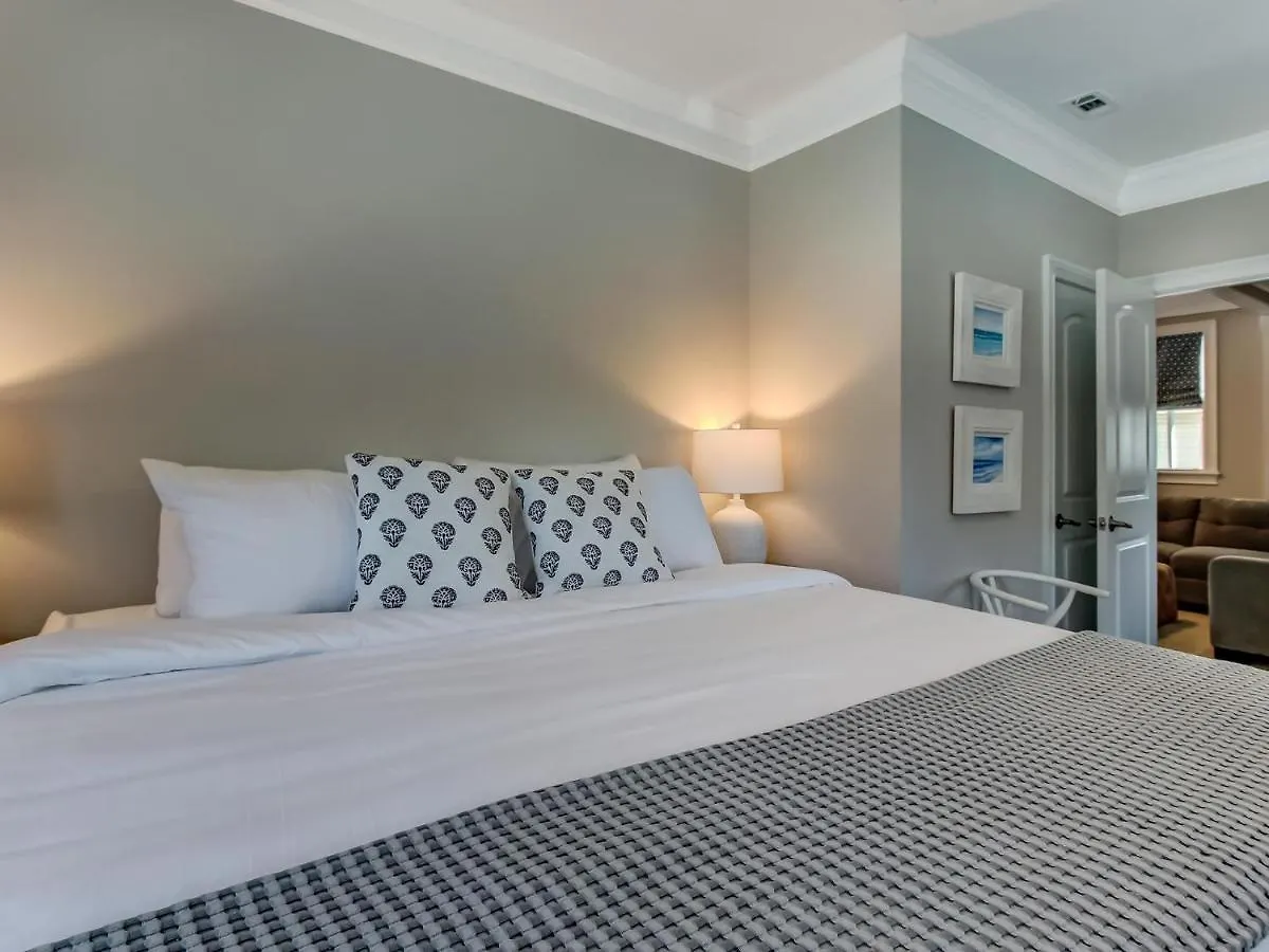 Beachside Collection - 7 Bedroom Holiday home Tybee Island