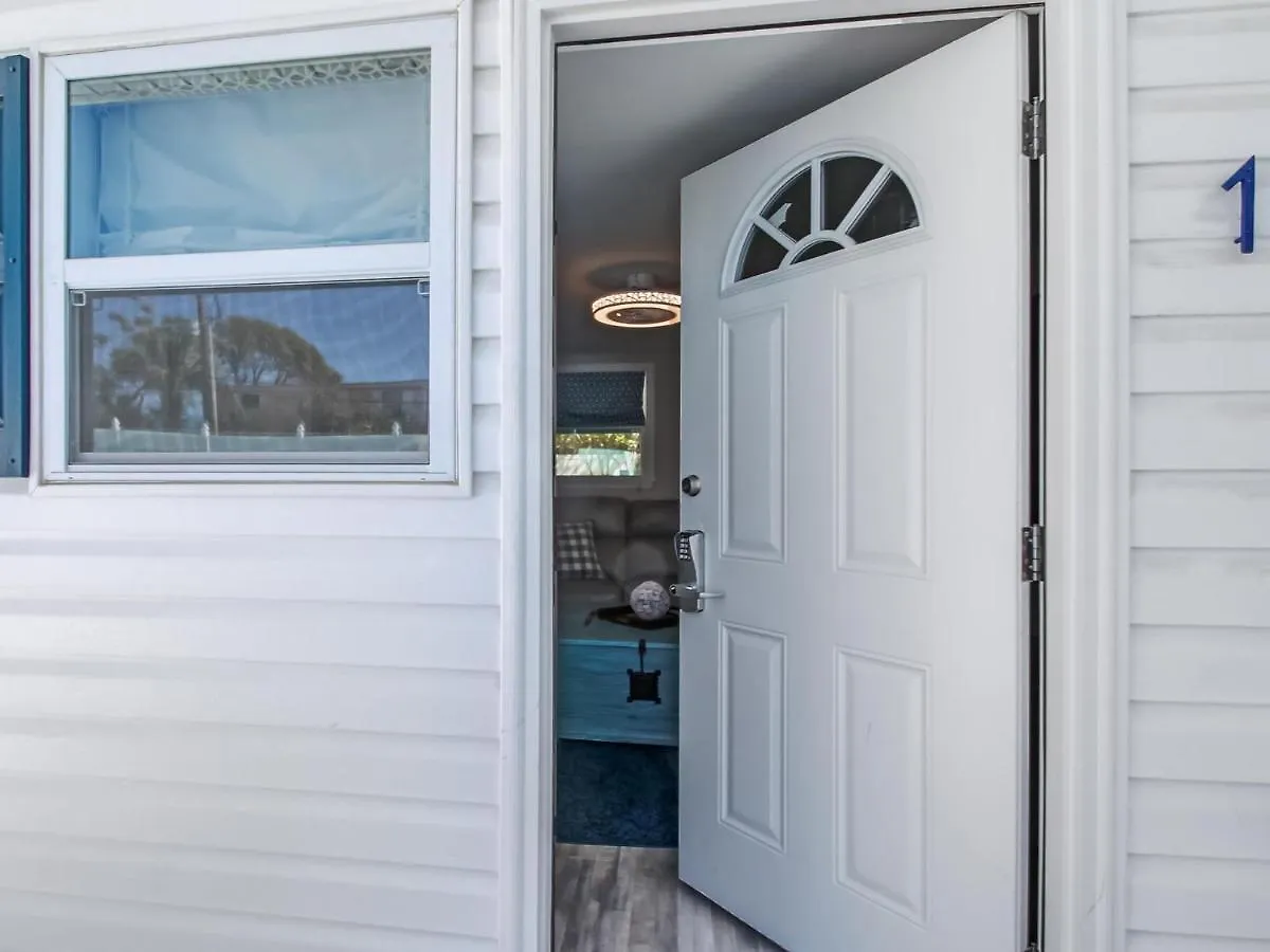 Beachside Collection - 5 Bedroom Holiday home *