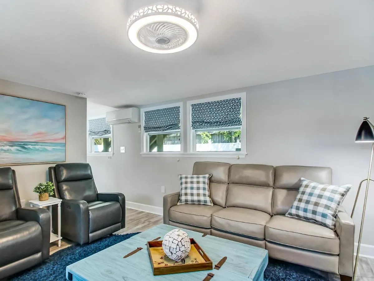 Beachside Collection - 7 Bedroom Holiday home