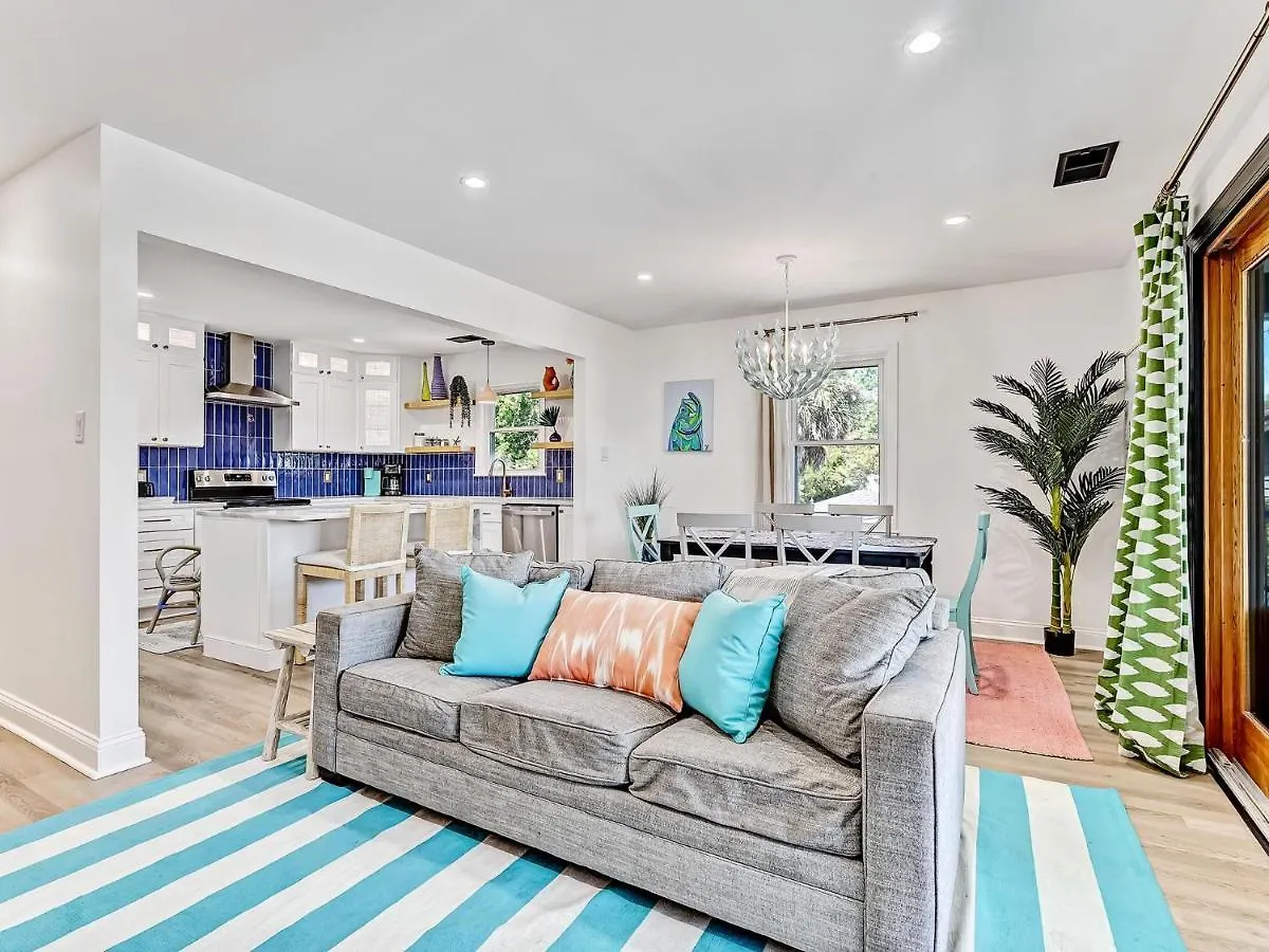 Deja Blue A & B Holiday home *