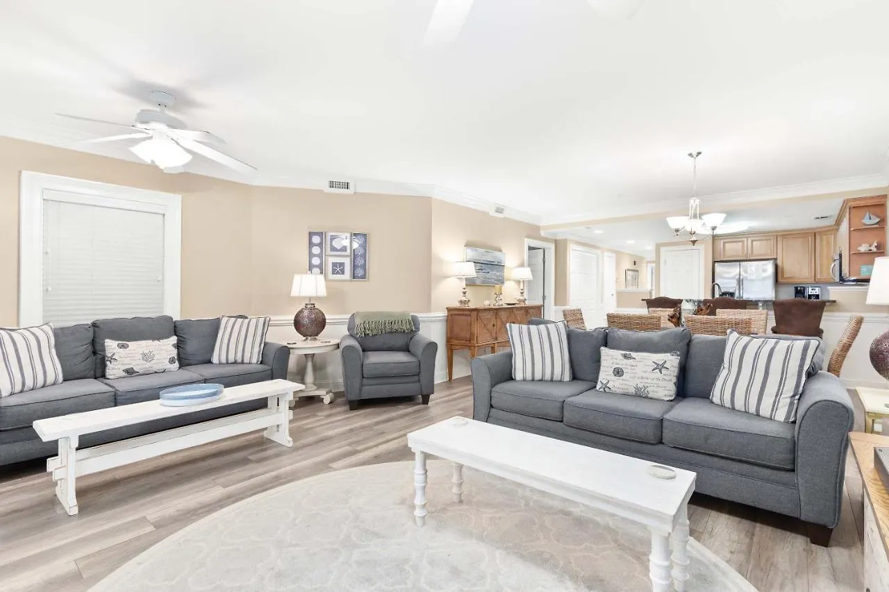Brass Rail 118 Apartment