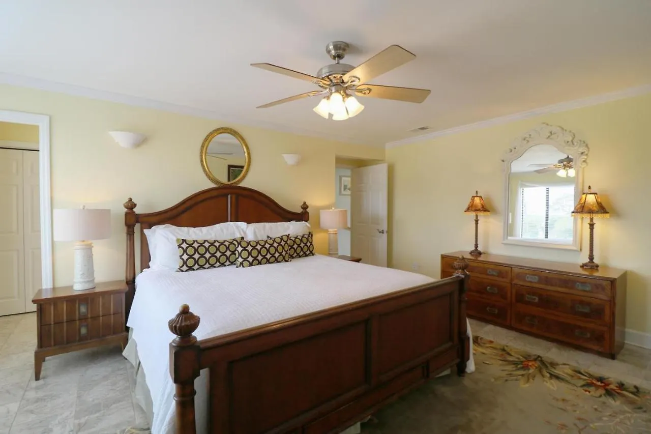 Evelyn's Oasis * Tybee Island