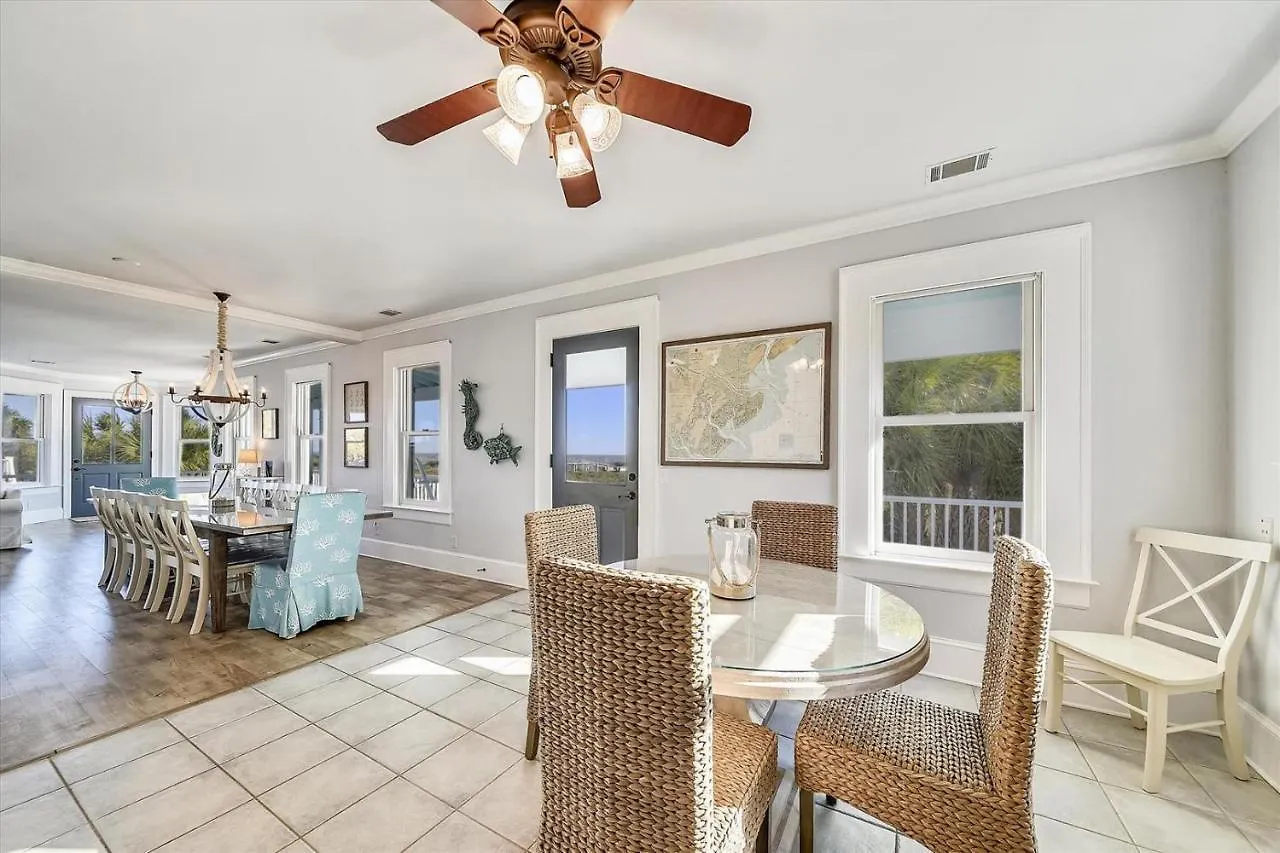 7 Palmwood Court *