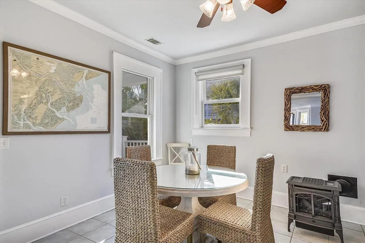 7 Palmwood Court * Tybee Island