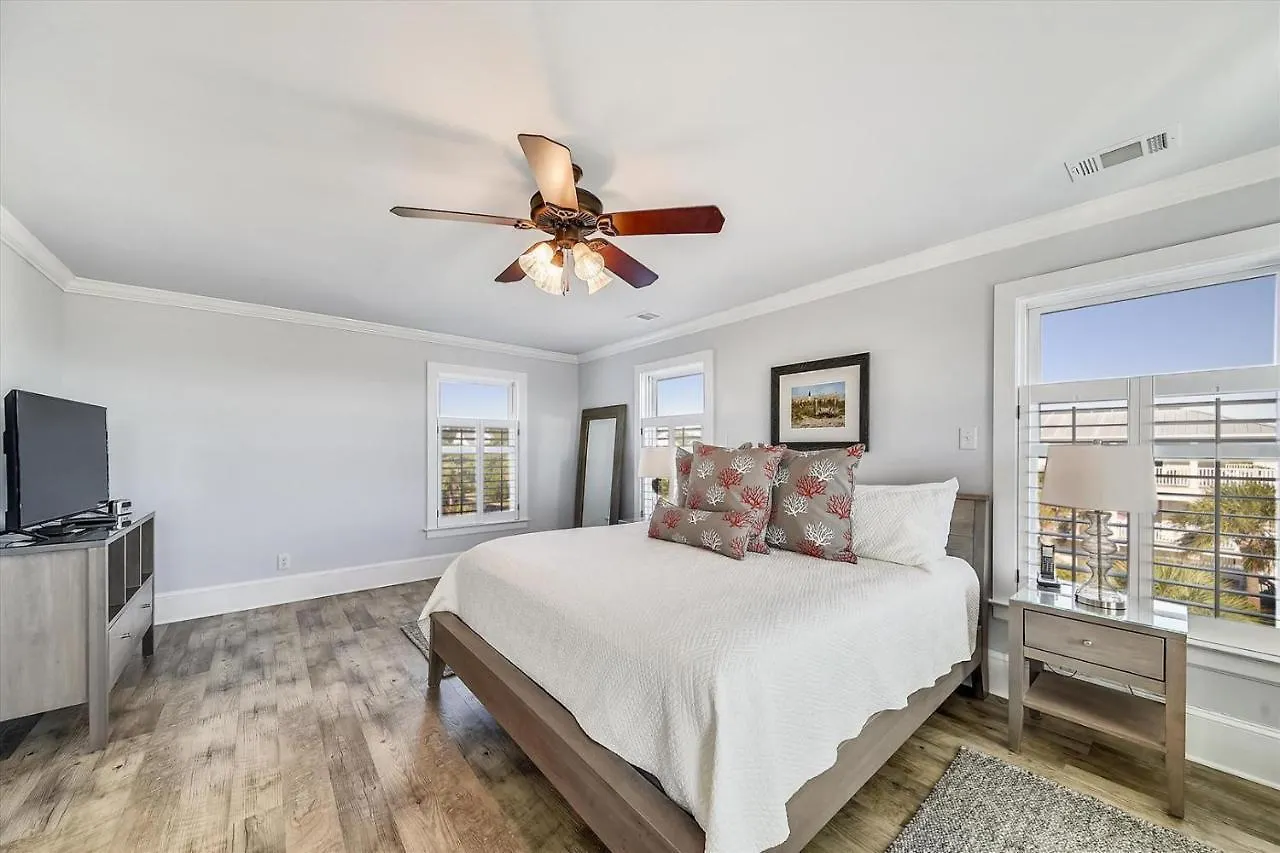 7 Palmwood Court *
