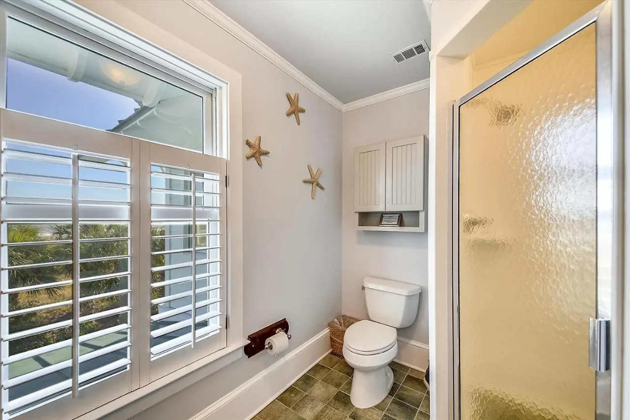 7 Palmwood Court