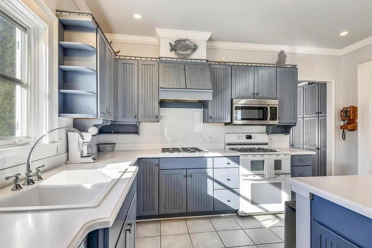 7 Palmwood Court Tybee Island