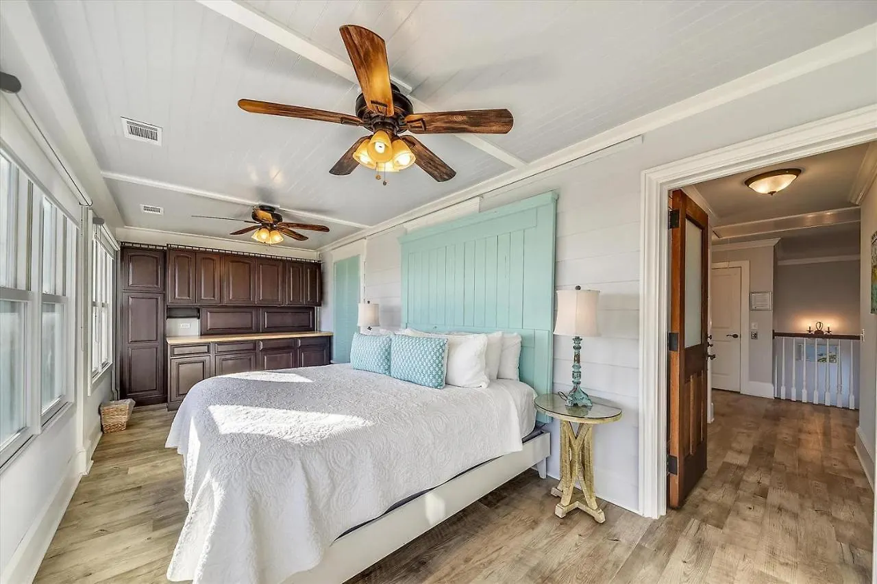 7 Palmwood Court *