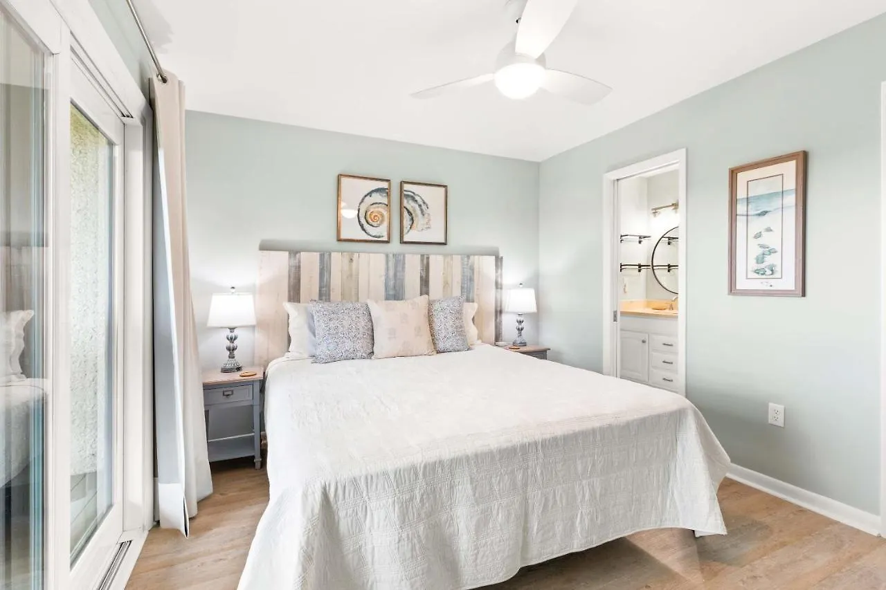 Lighthouse Point 18c Apartment
