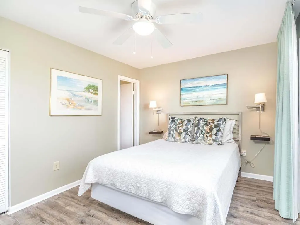 Lighthouse Point 15a Apartment