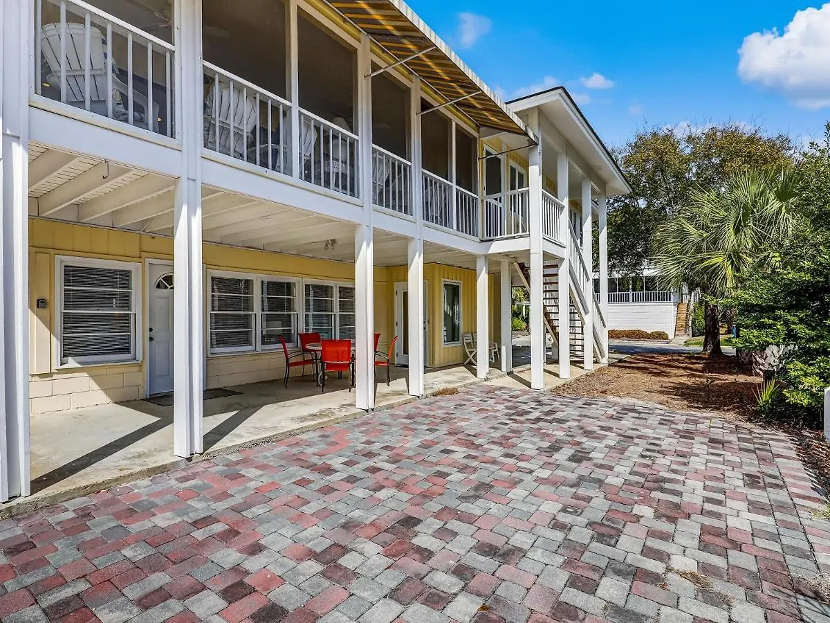Coops Retreat Unit B *