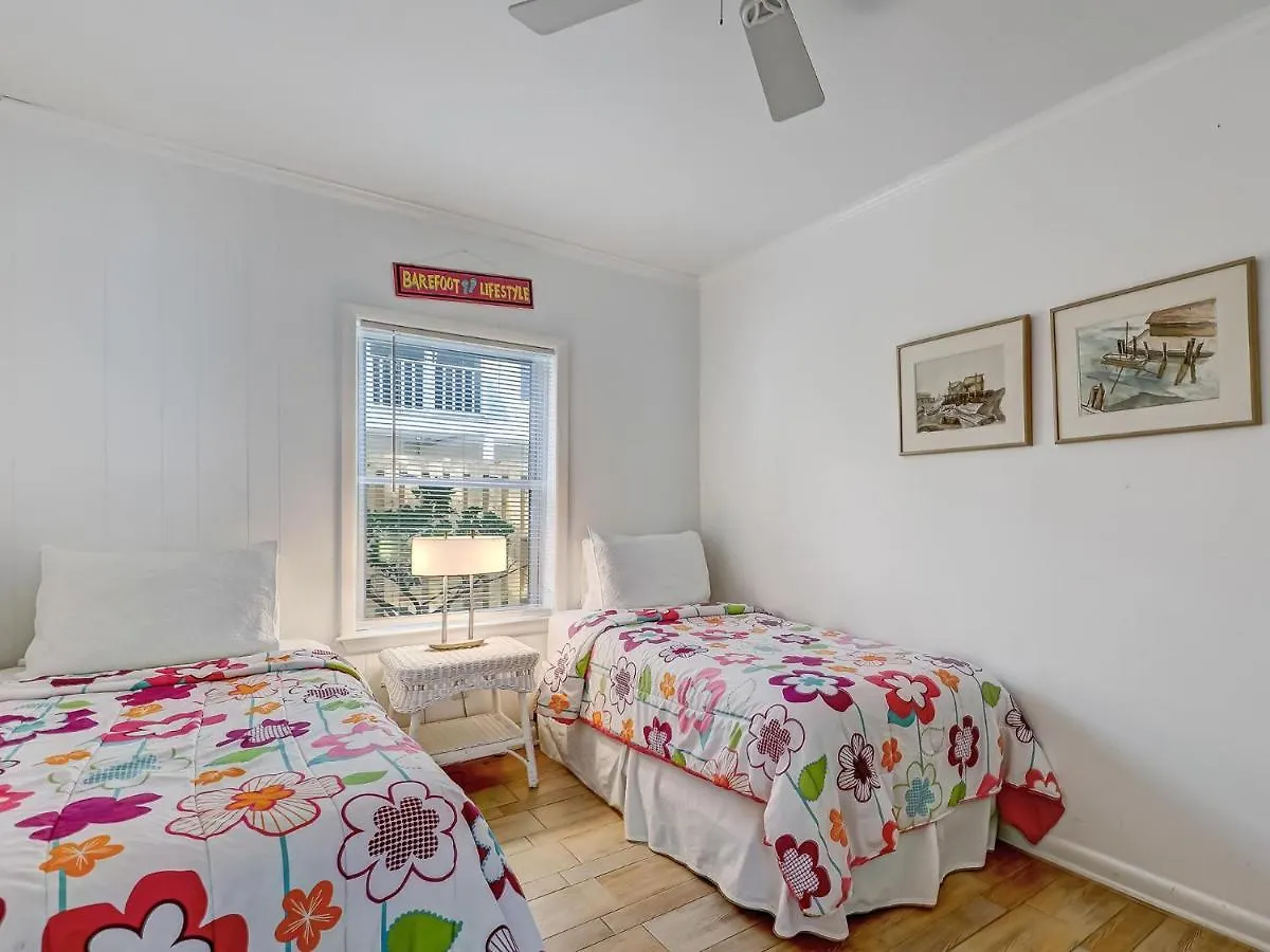 Coops Retreat Unit B