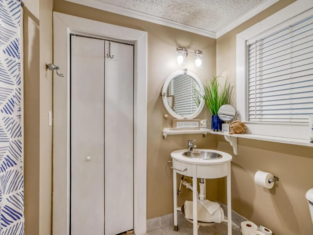 Apartment Latitude Adjustment Main House *