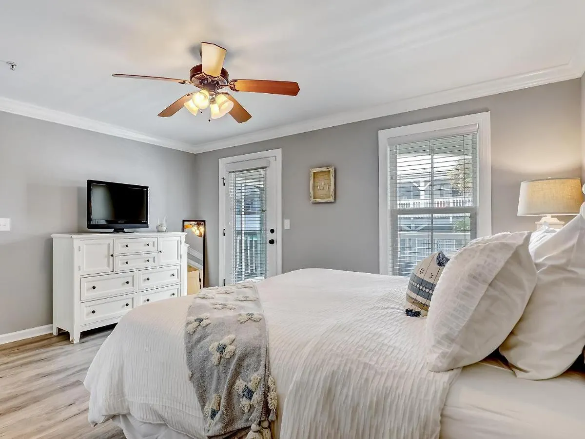 Pelican's Landing 103 Holiday home