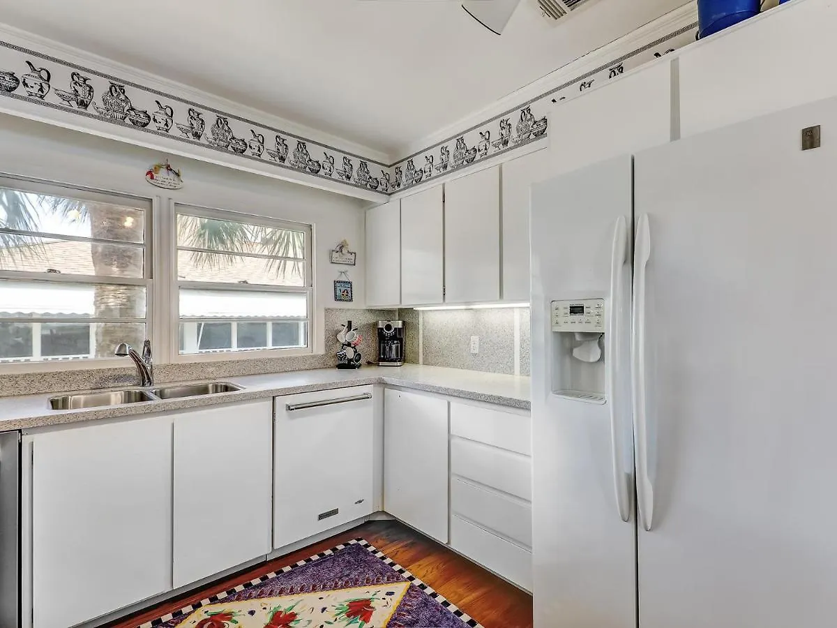 Coops Retreat Unit A Tybee Island