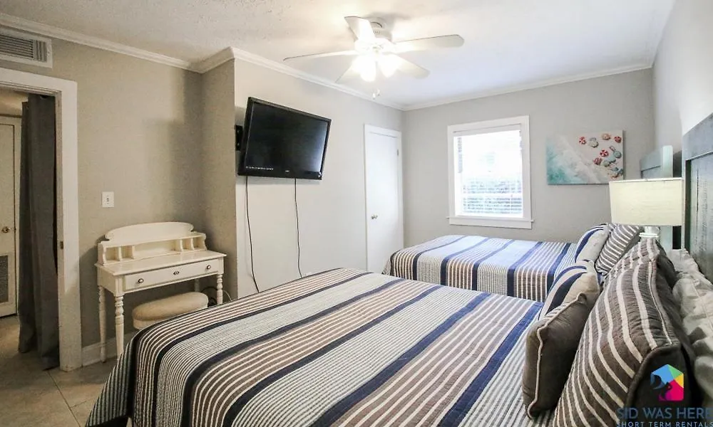 Holiday home Sandys Dream Walk To North Beach Lower *